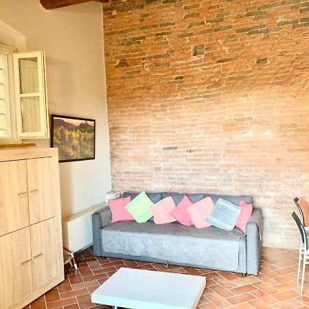 Incantevole Borgo Con Piscine Colleoli Екстер'єр фото