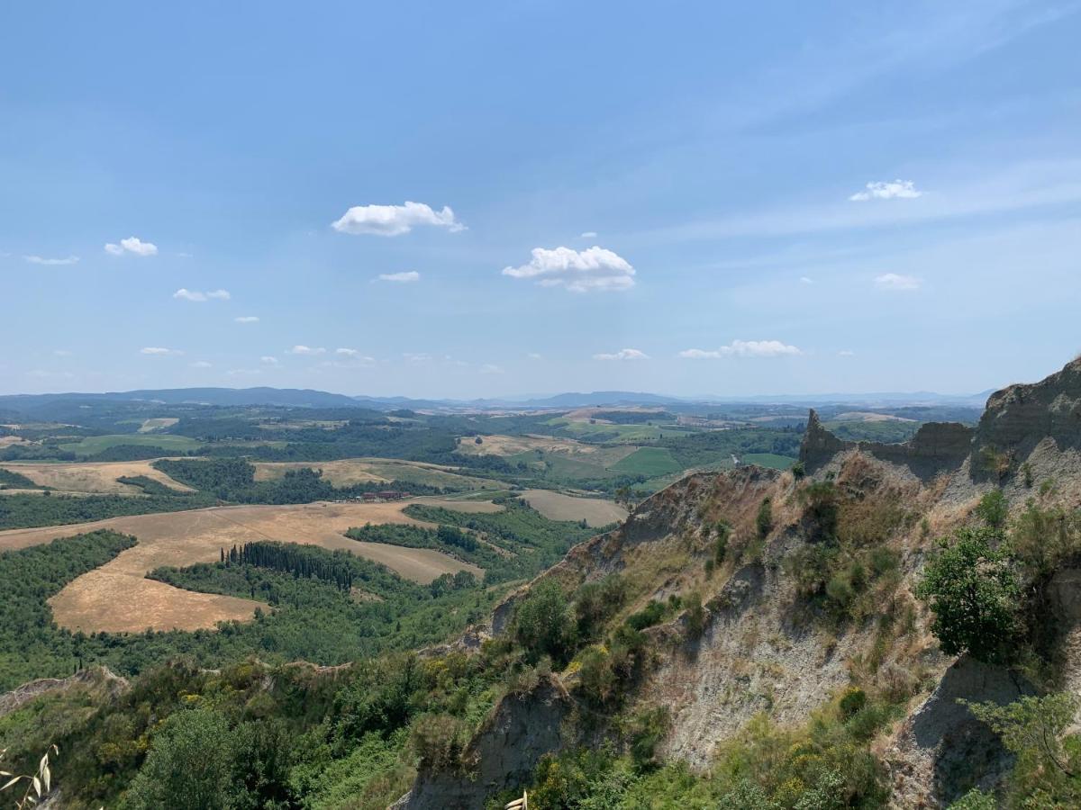 Incantevole Borgo Con Piscine Colleoli Екстер'єр фото