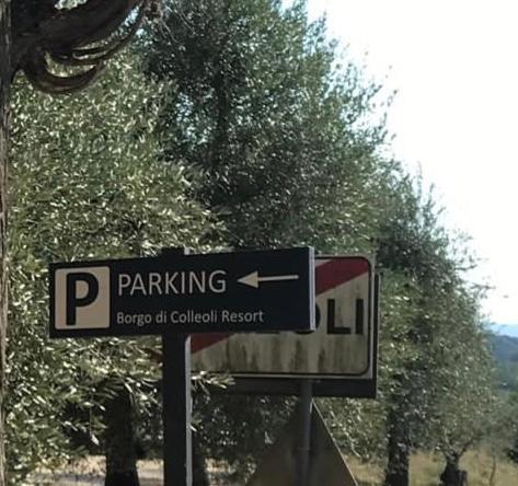 Incantevole Borgo Con Piscine Colleoli Екстер'єр фото