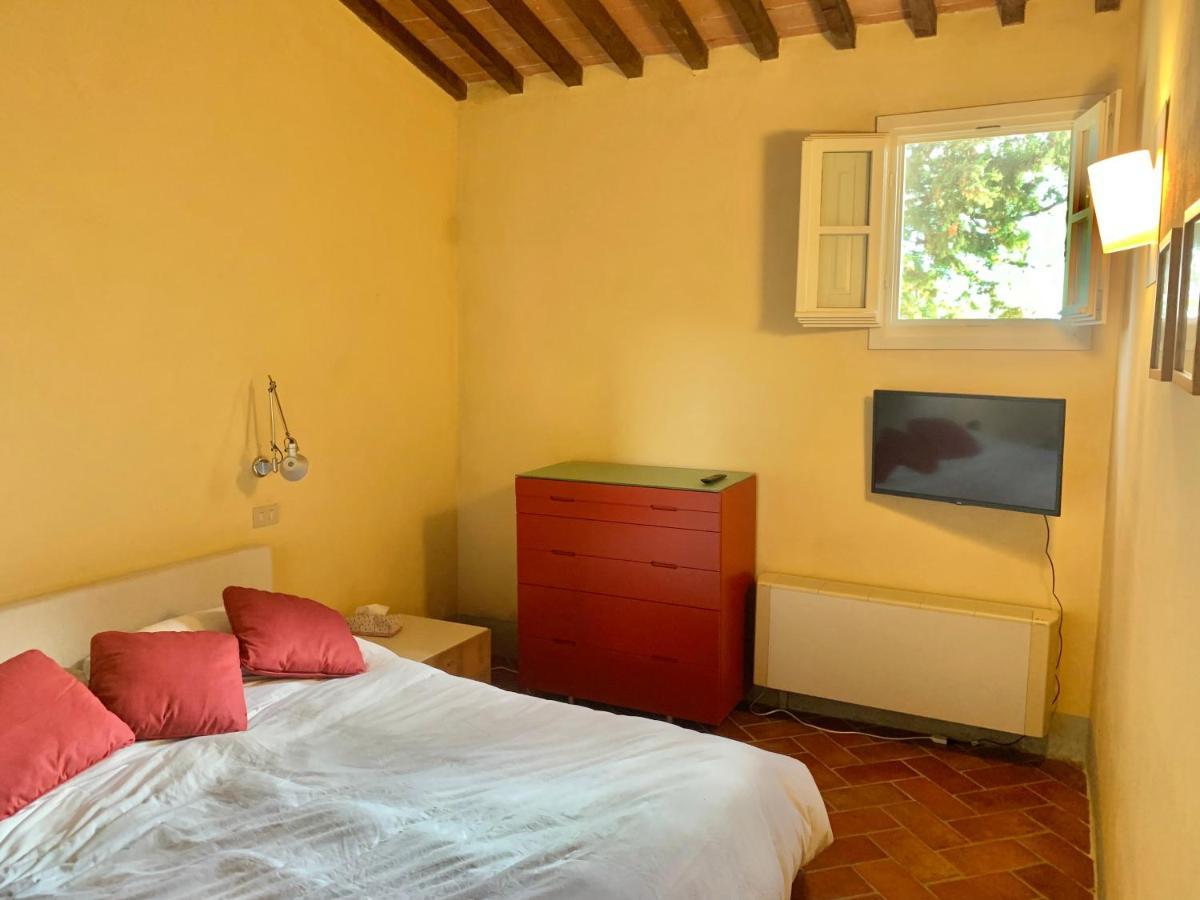 Incantevole Borgo Con Piscine Colleoli Екстер'єр фото